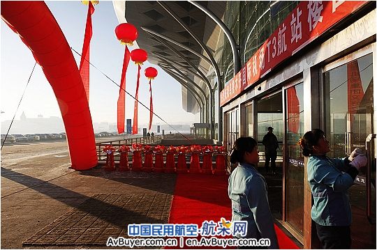 乌鲁木齐T3航站楼迎来首架航班 南航新疆进驻