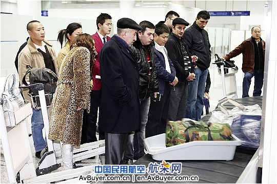 乌鲁木齐T3航站楼迎来首架航班 南航新疆进驻