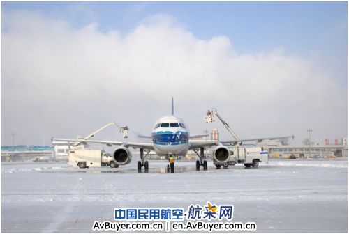 烟台机场今冬除雪四战四捷