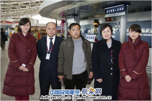 南航员工拾金不昧 旅客两万元现金失而复得