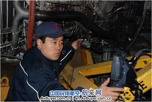 飞机发动机的坚强卫士记国航孔探比赛亚军李雨茂