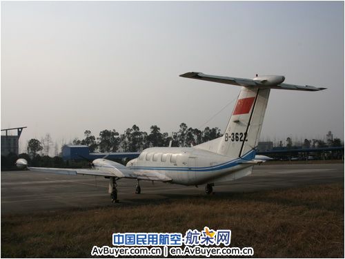 广汉分院夏延B-3621/B-3622落户航空工程学院