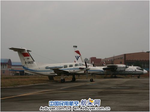 广汉分院夏延B-3621/B-3622落户航空工程学院