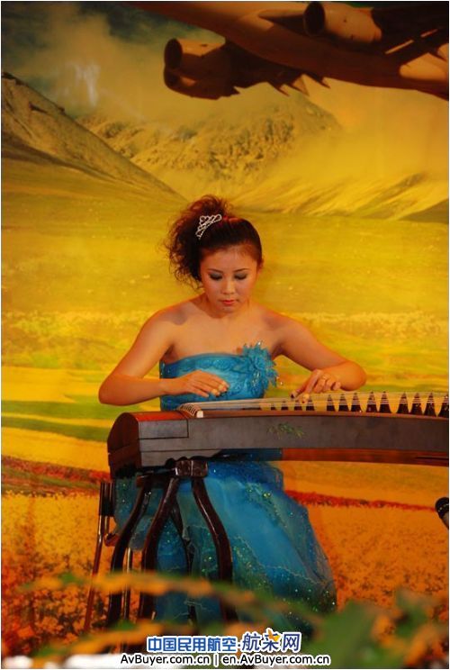 东航甘肃分公司举办迎新年民乐歌舞联欢会