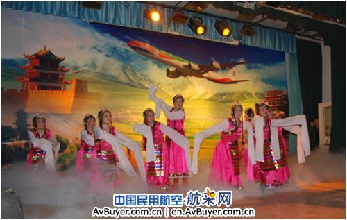 东航甘肃分公司举办迎新年民乐歌舞联欢会