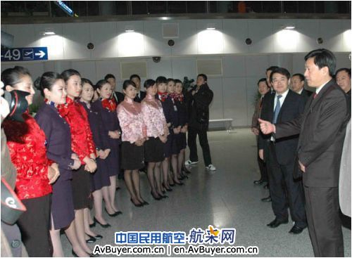 华北局局长祝贺东航北京分公司实现2009安全年