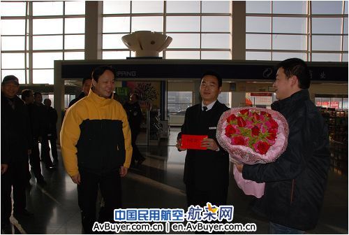 东航甘肃分公司领导元旦慰问