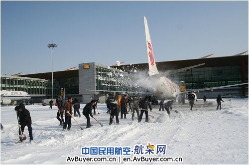 国航地服全力做好2010年首场大雪航班保障