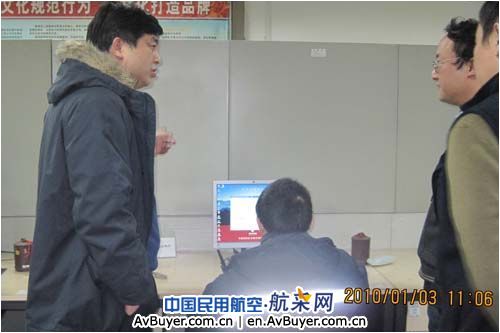 国航工程技术分公司副总钟德超节日慰问成都员工