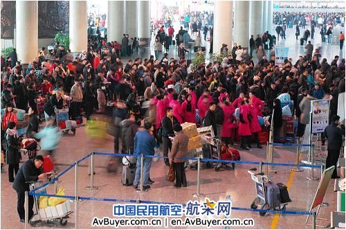 新年好大雪 南航大连分公司全力打“雪仗”