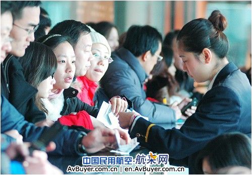 新年好大雪 南航大连分公司全力打“雪仗”