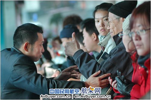 新年好大雪 南航大连分公司全力打“雪仗”