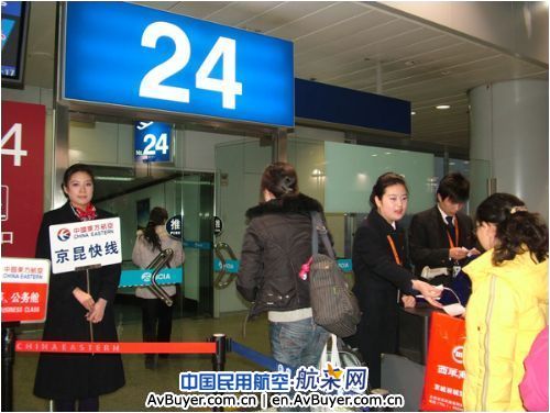 大雪影响旅客出行 东航提供满意服务