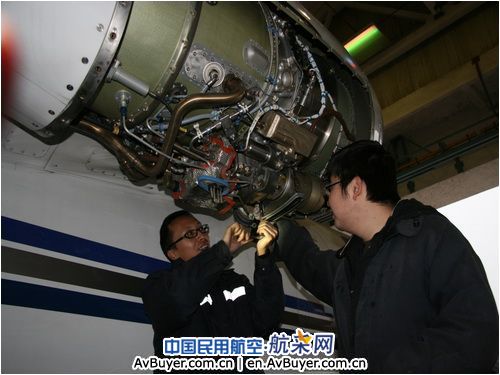 广汉机务奔袭千里排除奖状B-3645起动故障