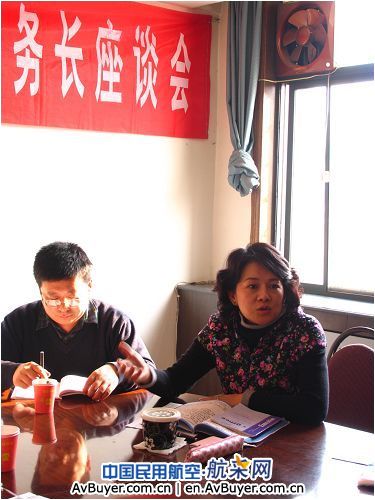 客舱部召开新老乘务长座谈会