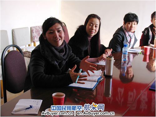 客舱部召开新老乘务长座谈会