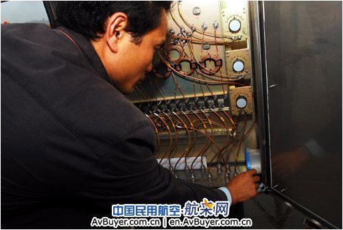 海南空管分局阴雨天防潮湿确保导航设备通畅