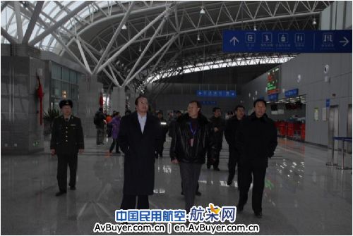 莘文印副盟长到锡林浩特机场调研