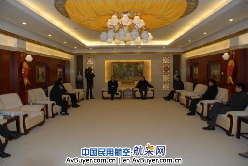 莘文印副盟长到锡林浩特机场调研