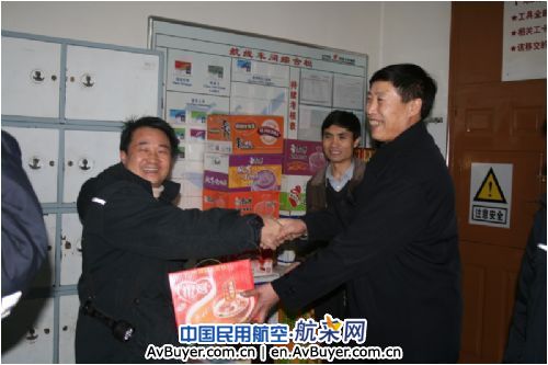 国航贵阳维修基地元旦慰问一线  寄深情鼓斗志