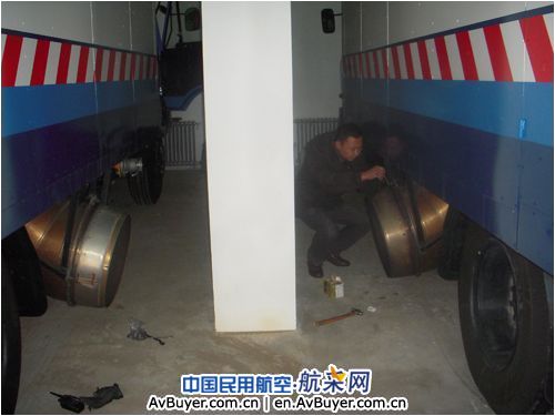 检车辆 保安全 大雪严寒锡林浩特机场吹雪忙