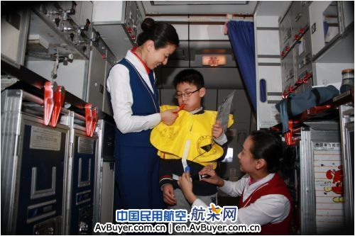 南航北方分公司小旅客特殊服务受欢迎