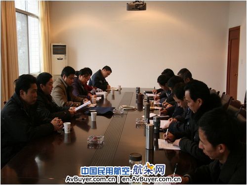 飞院广汉分院黄书记到机务部反馈班子干部考核意见