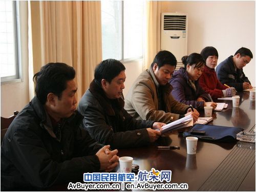 飞院广汉分院黄书记到机务部反馈班子干部考核意见