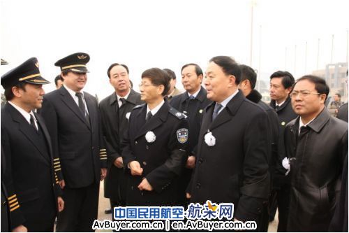 维和警察英烈灵柩回国仪式在首都机场举行