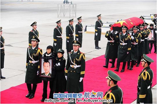 维和警察英烈灵柩回国仪式在首都机场举行