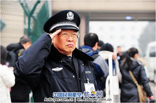 维和警察英烈灵柩回国仪式在首都机场举行
