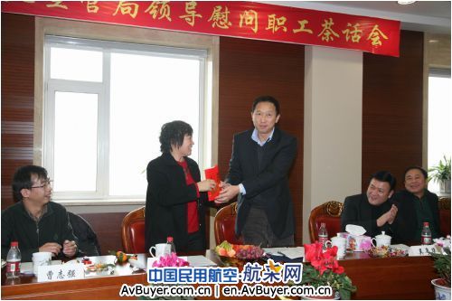 东北空管局领导慰问大连空管站职工