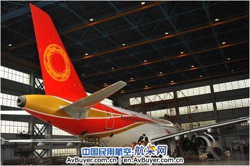 成都航空即将挂牌 国航机务为首架飞机披新衣