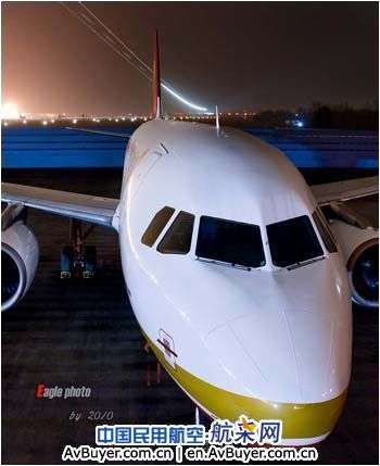 成都航空即将挂牌 国航机务为首架飞机披新衣