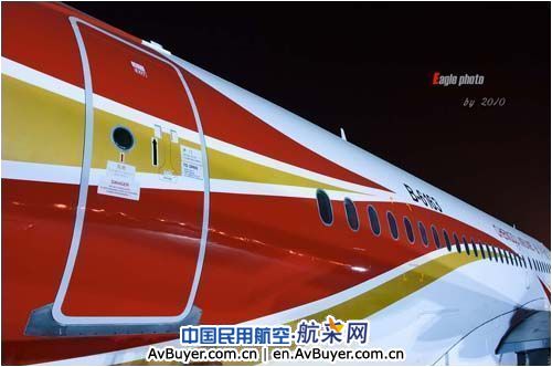 成都航空即将挂牌 国航机务为首架飞机披新衣