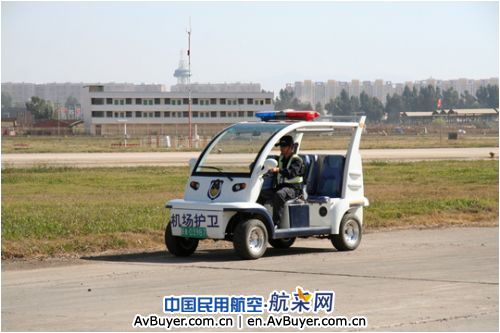 银鹰守护神: 记昆明机场航空安全护卫部监护大队