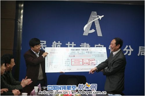 民航西北空管局王战局长慰问甘肃分局职工