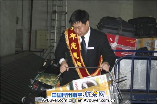 春运客流高峰初显 南航北方地服志愿者在行动