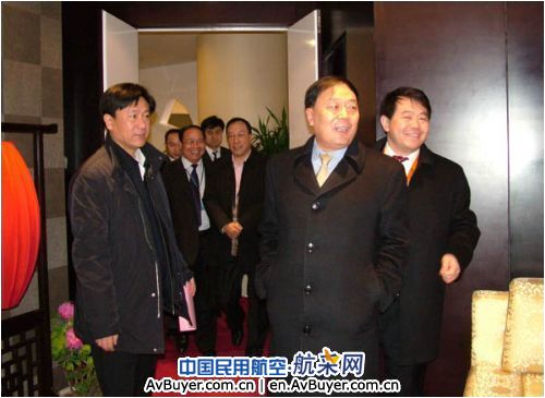 李家祥局长大年初一给东航一线员工和旅客拜年
