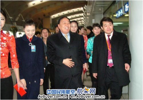 李家祥局长大年初一给东航一线员工和旅客拜年