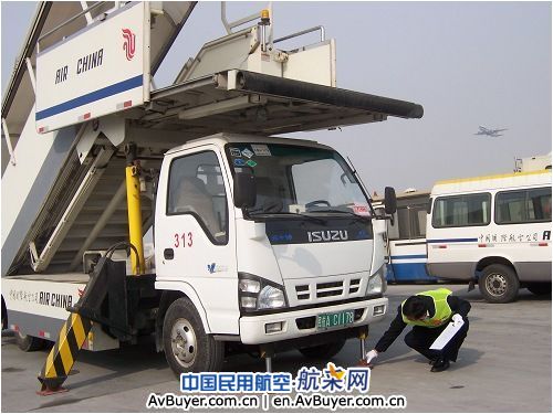 国航地服认真做好“两会”保障准备工作