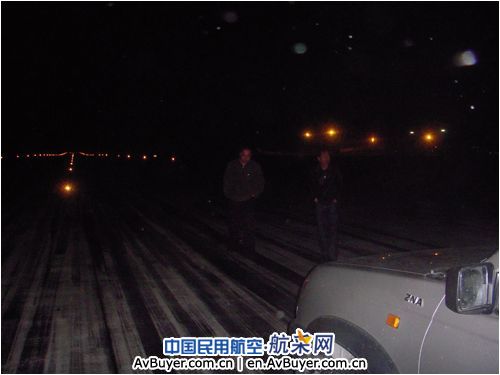 锡林浩特机场及时组织吹雪保航班