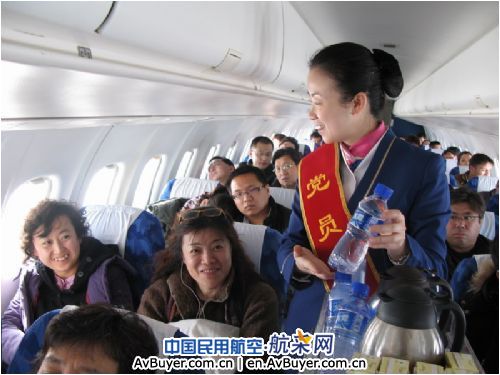 南航新疆分公司：让雷锋精神弘扬在万米蓝天