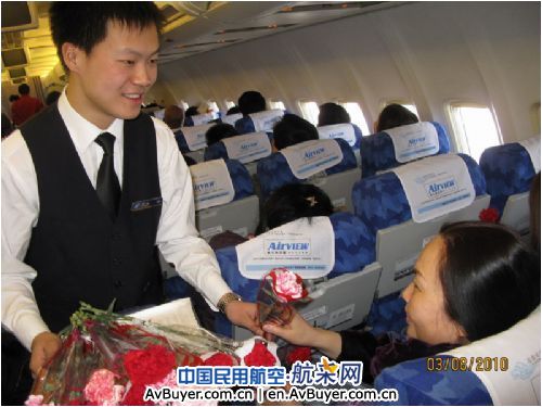 南航新疆分公司客舱部:来自空中康乃馨
