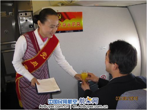 南航新疆分公司客舱部：工作着并美丽着