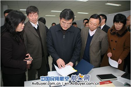 中国商飞张庆伟到上海飞机客服公司调研