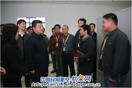 中国商飞张庆伟到上海飞机客服公司调研