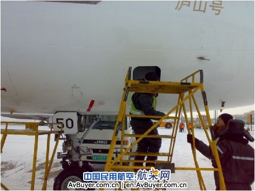 深航机务保春运系列--雪逊梅香 我心飞翔