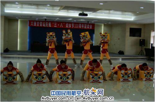 共庆百年节日  同奏和谐乐章