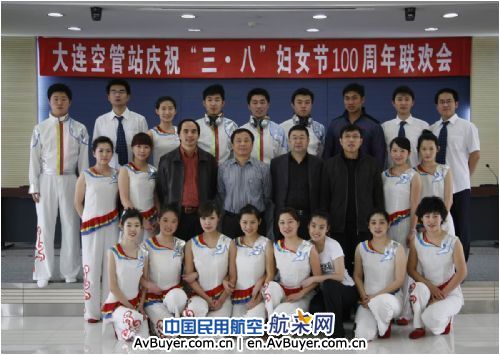 共庆百年节日  同奏和谐乐章